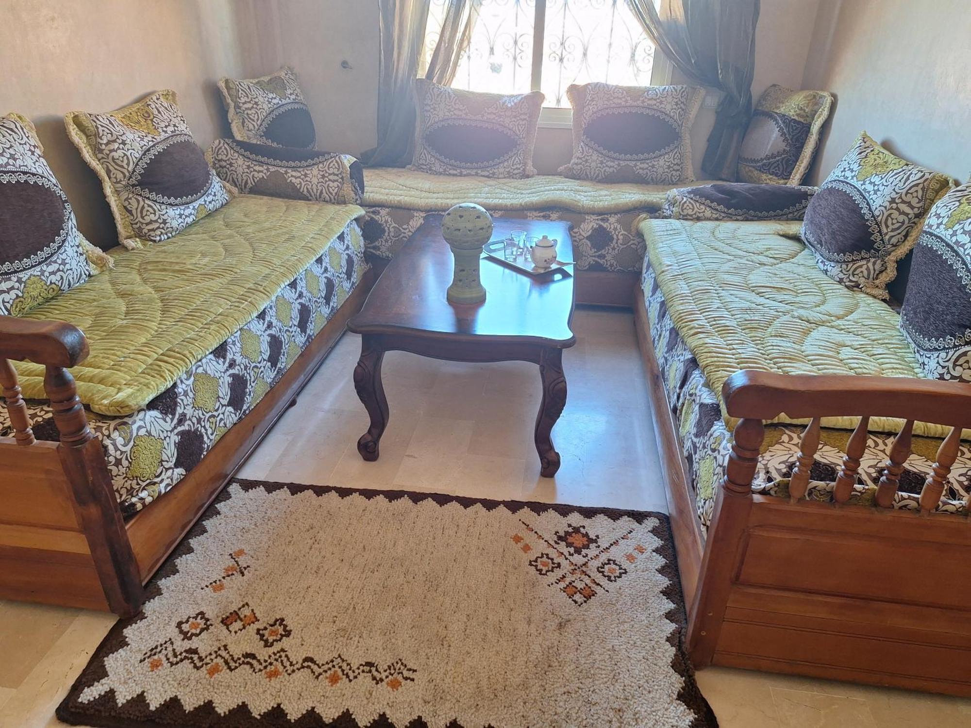 Cute Flat With Stunning Views! *