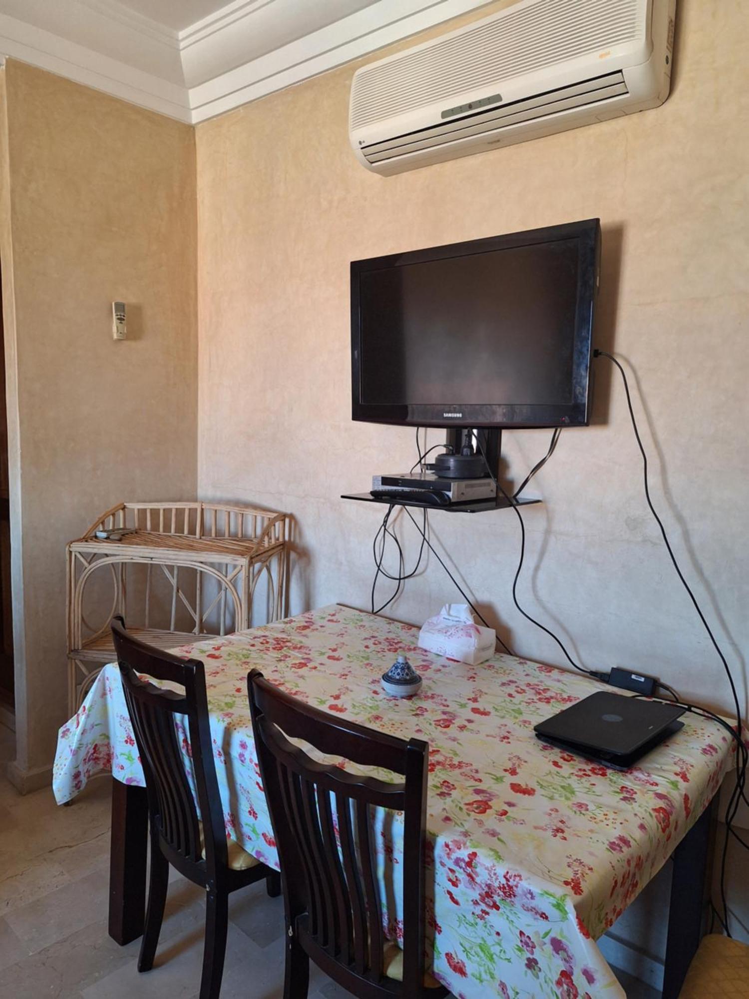 Cute Flat With Stunning Views!